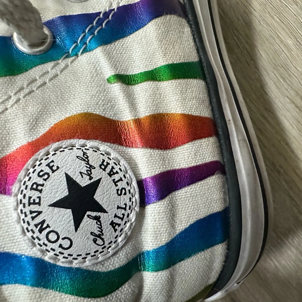 Converse colorful stripes